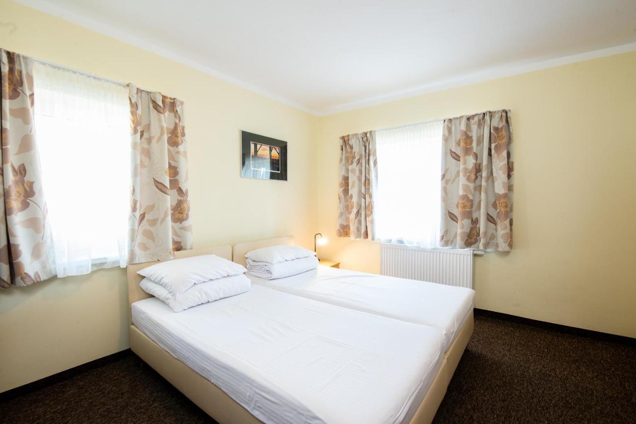 Nad Brzegiem Baltyku Hotel Sarbinowo Exterior photo
